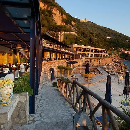 Capo La Gala & Wellness מלון 5*